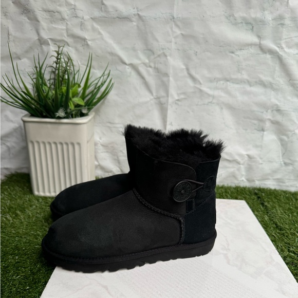 UGG Mini Bailey Button black size 6 new No box Authentic winter boots - Picture 4 of 12